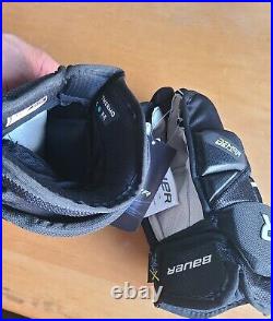 Bauer Supreme UltraSonic Hockey Gloves / BLk/WHT / Senior 14 Inch