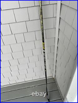 Bauer hockey supreme 2s pro hockey stick right handed p28 77 flex
