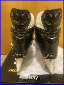 Senior New Bauer Supreme 2S Hockey Skates Regular Width Size 7